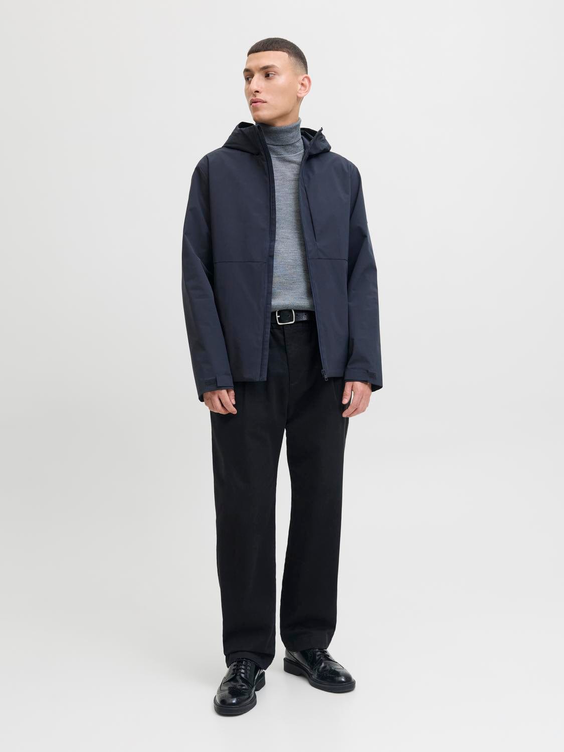 model_shot-front_full